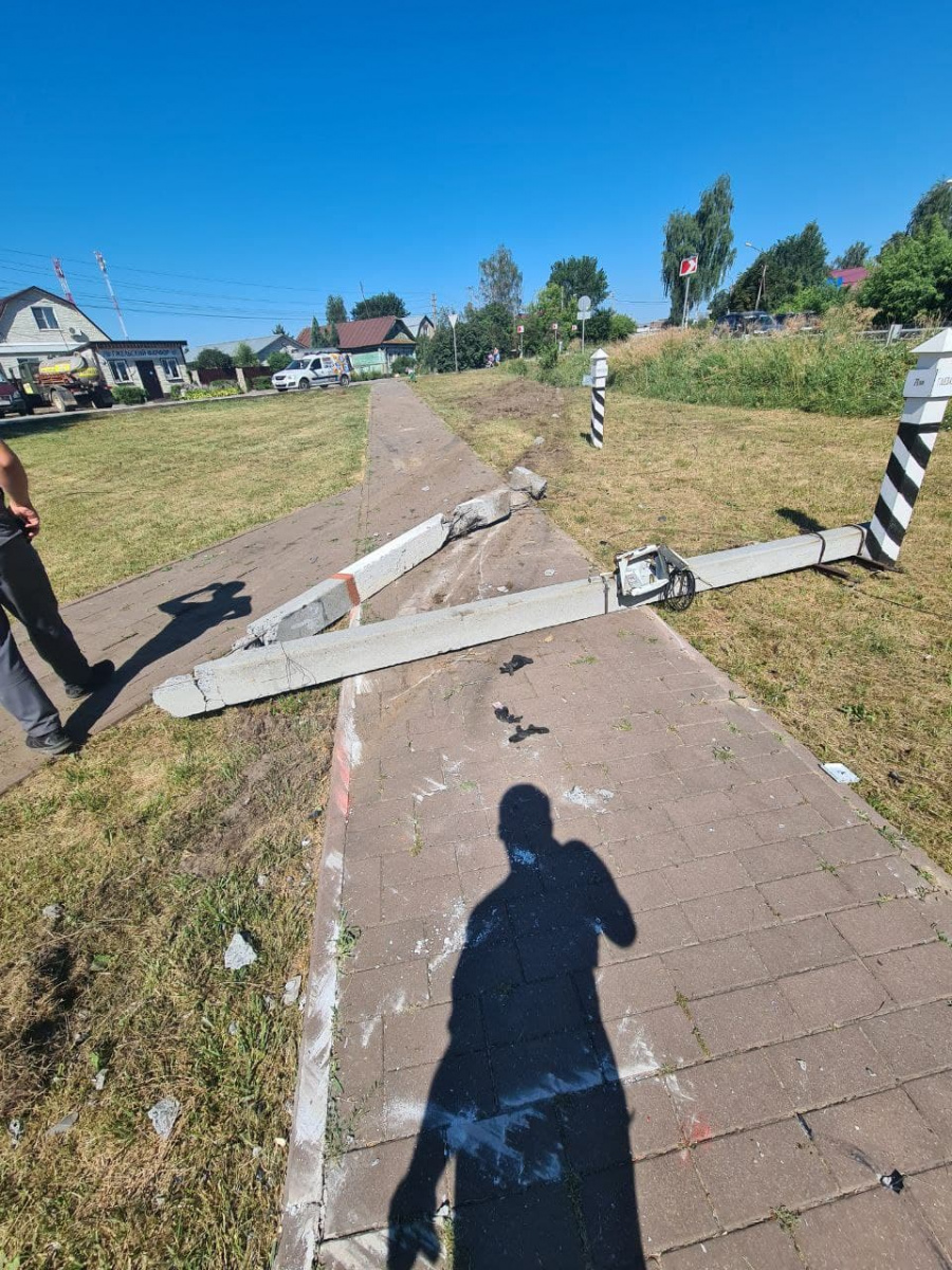 Снесли столб